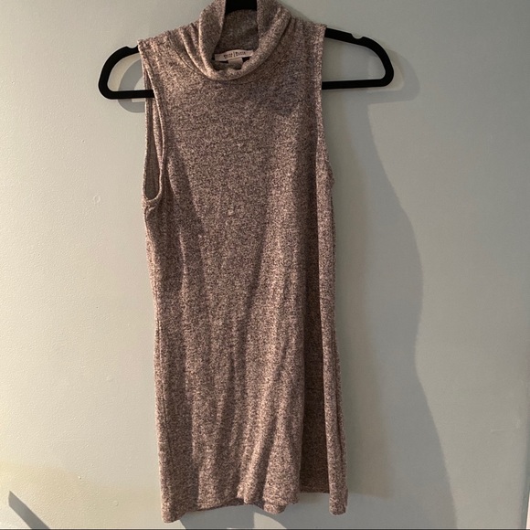 White House Black Market Grey Tanktop - Picture 1 of 4